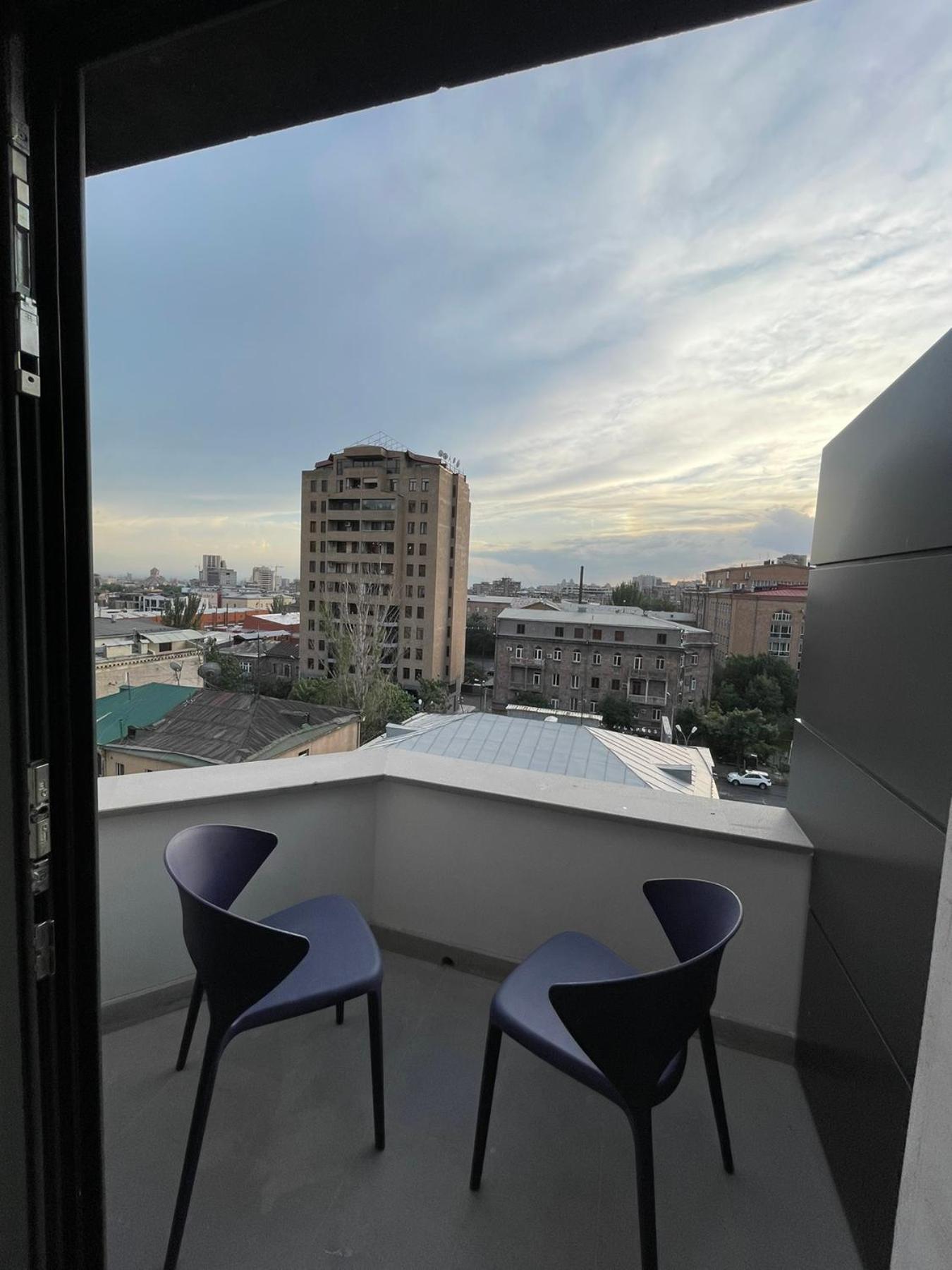 Aparthotel Aygestan Plaza Erevan Esterno foto