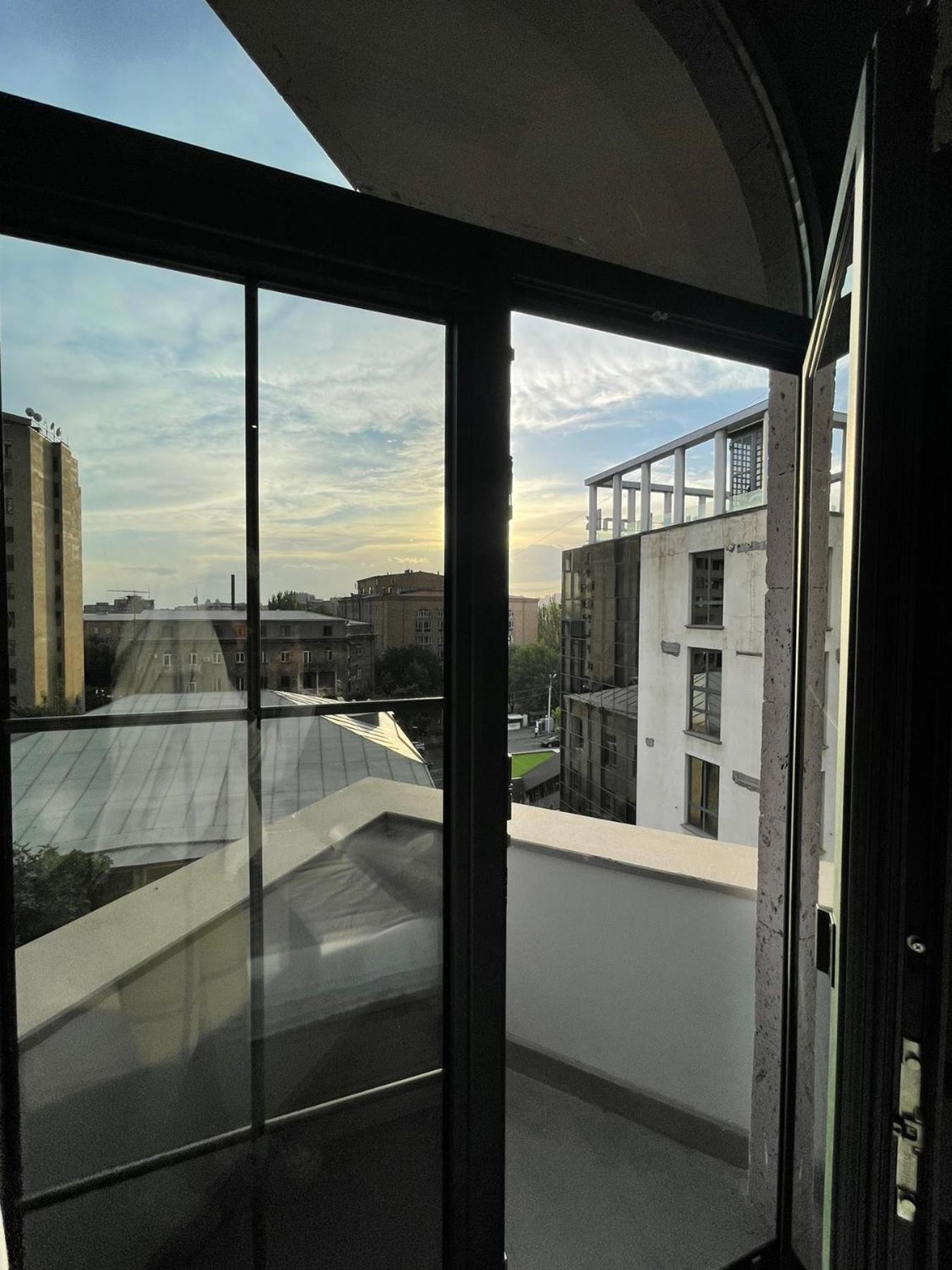 Aparthotel Aygestan Plaza Erevan Esterno foto